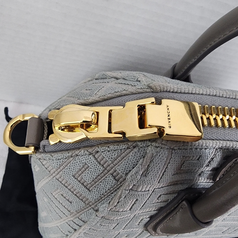 Givenchy handbag - Picture 8 of 17